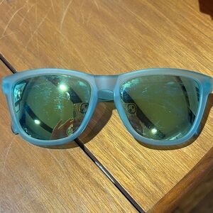Stylish Blue Sunglasses with Reflective Lenses